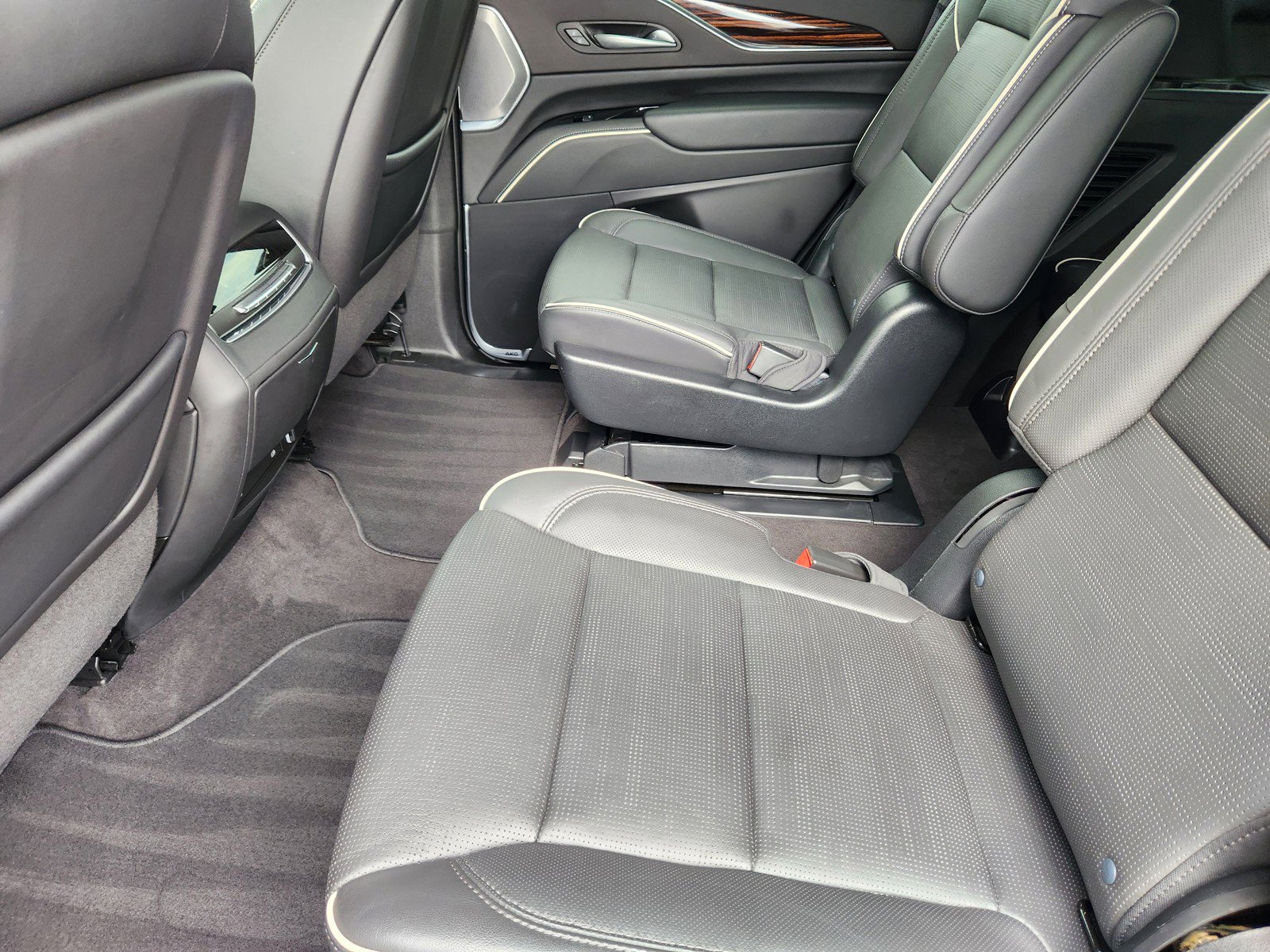 Certified 2023 Cadillac Escalade Premium Luxury w/ Performance Package AWD/4WD image 13