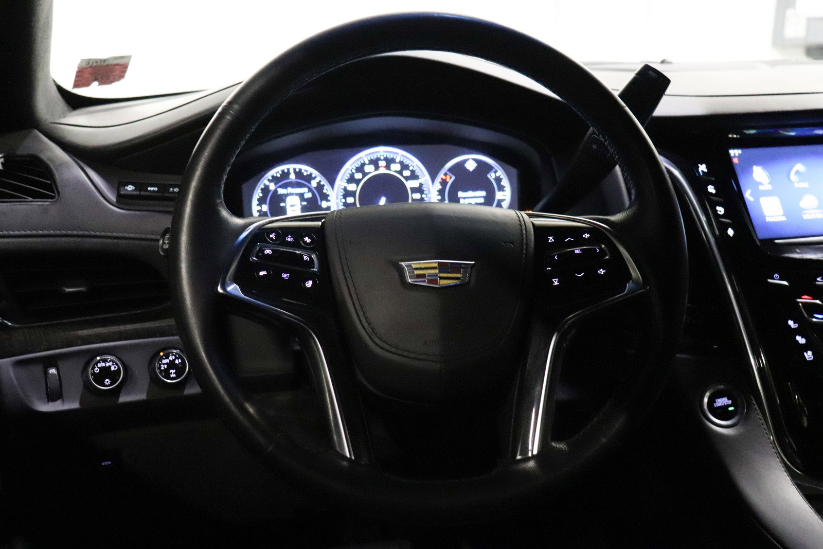 Used 2015 Cadillac Escalade Platinum image 25