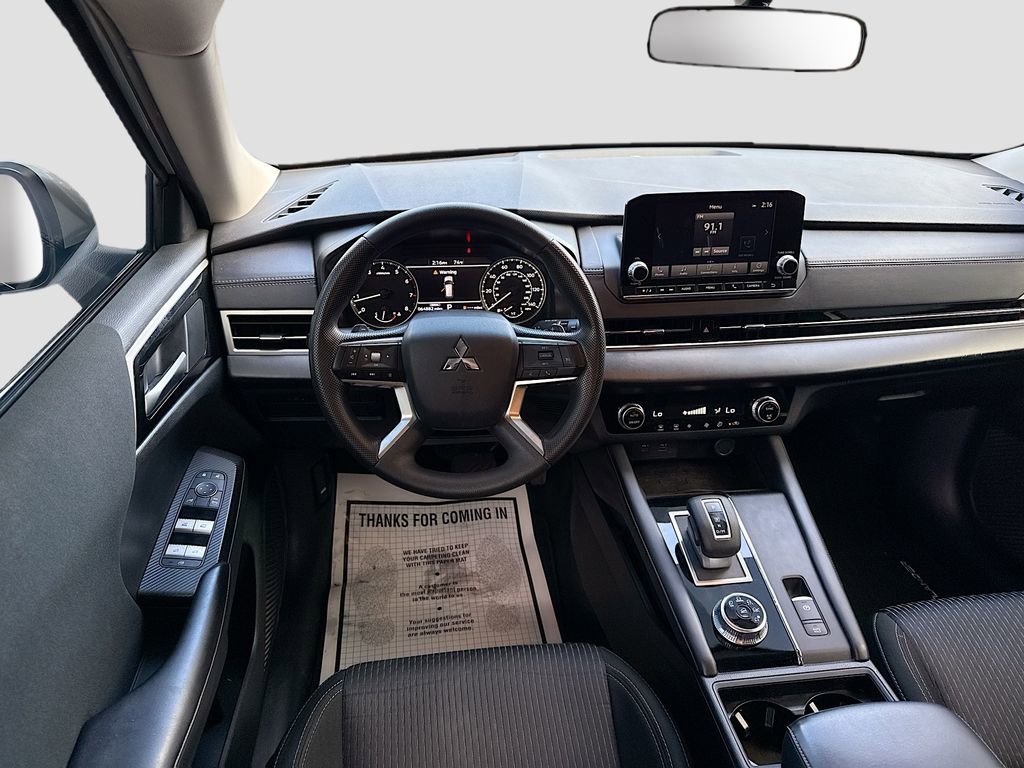 Used 2024 Mitsubishi Outlander ES image 23
