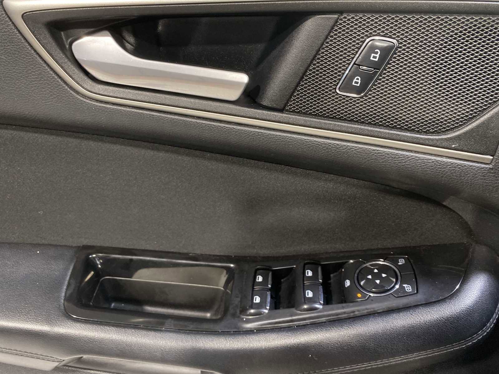 Used 2015 Ford Edge SEL image 23