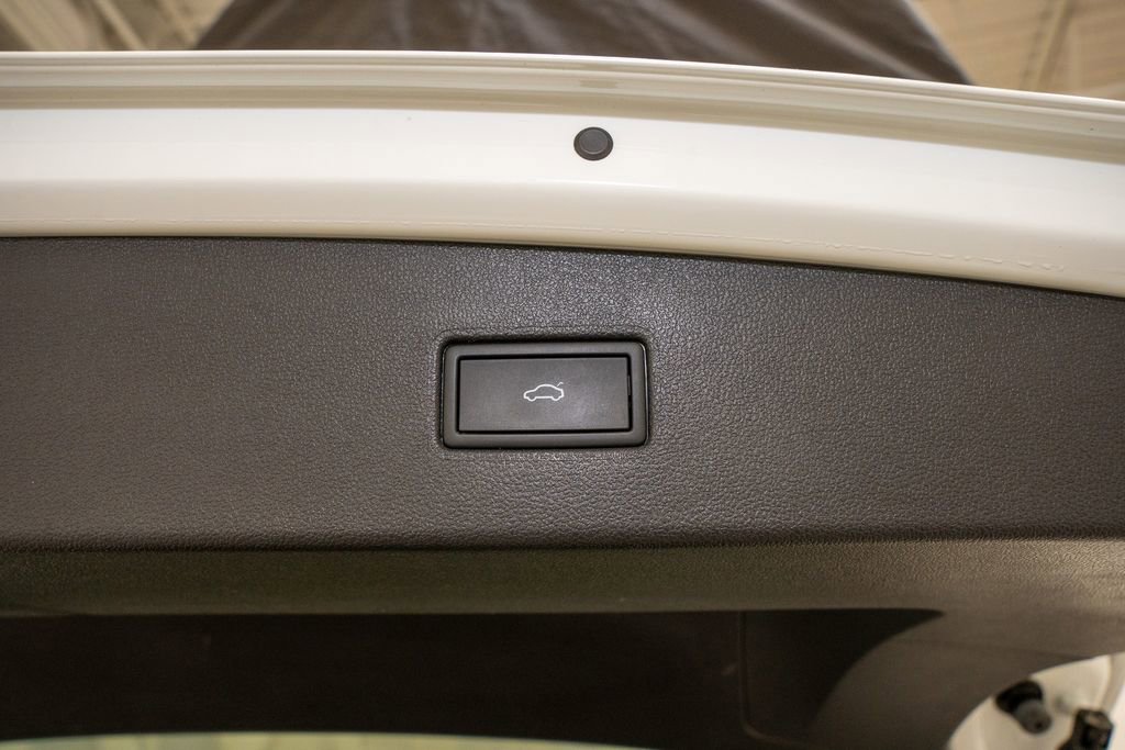 Used 2024 Volkswagen Tiguan SE R-Line image 7