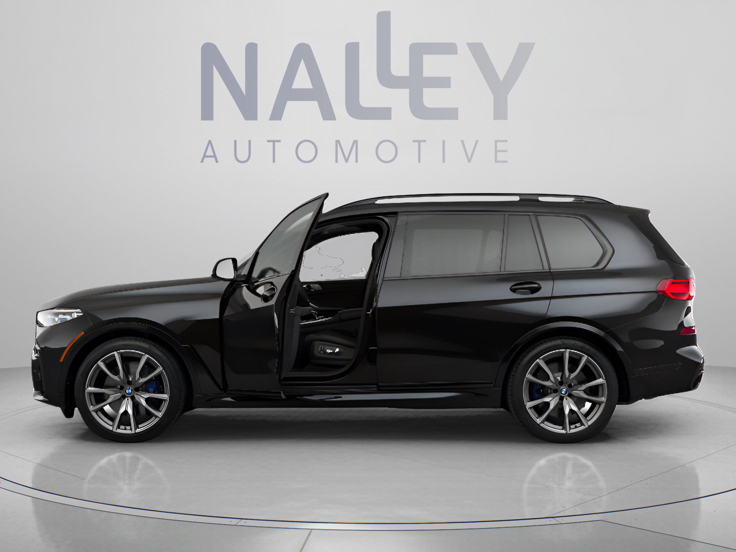 Used 2022 BMW X7 M50i w/ Dynamic Handling Package AWD/4WD image 2