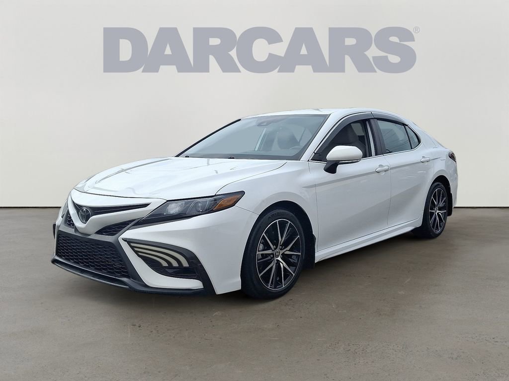 Used 2022 Toyota Camry SE image 3