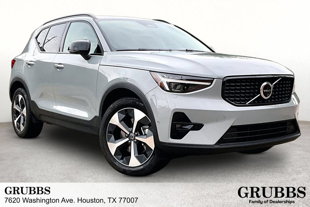 Used 2026 Volvo XC40 B5 Plus AWD/4WD image 1