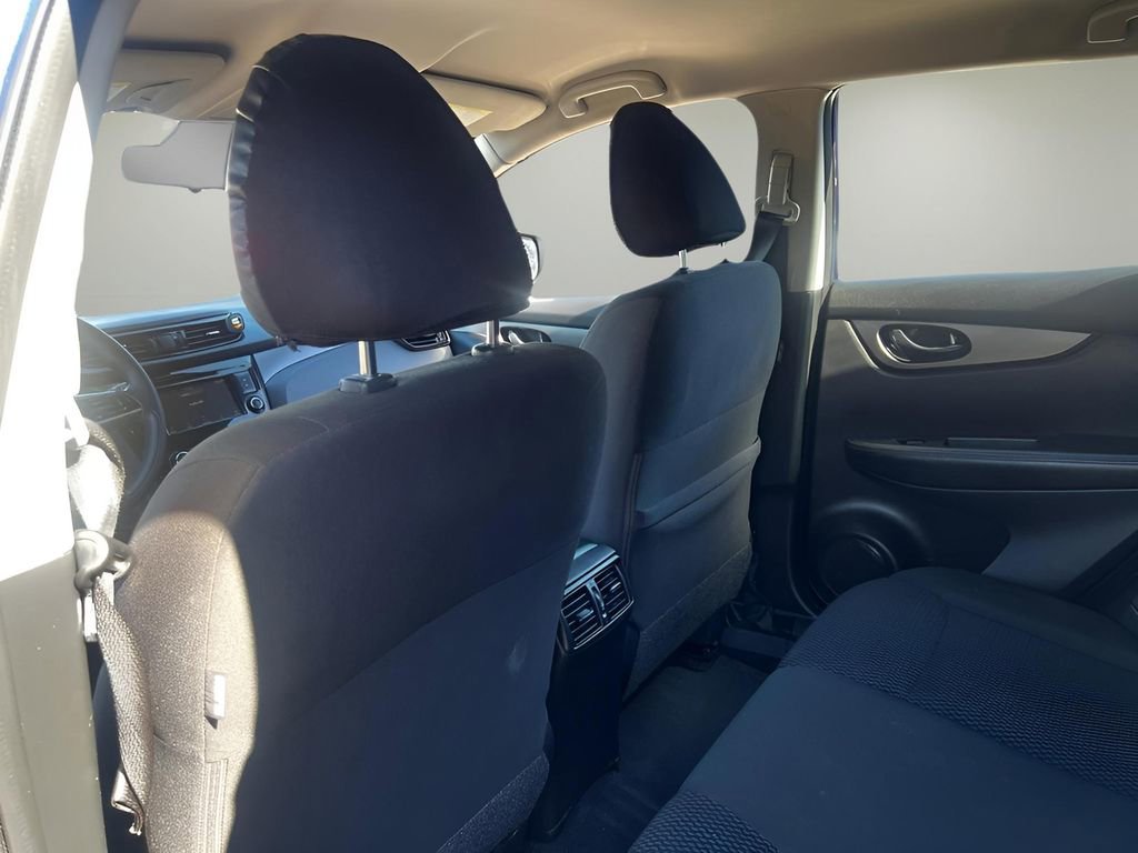 Used 2022 Nissan Rogue Sport S image 23