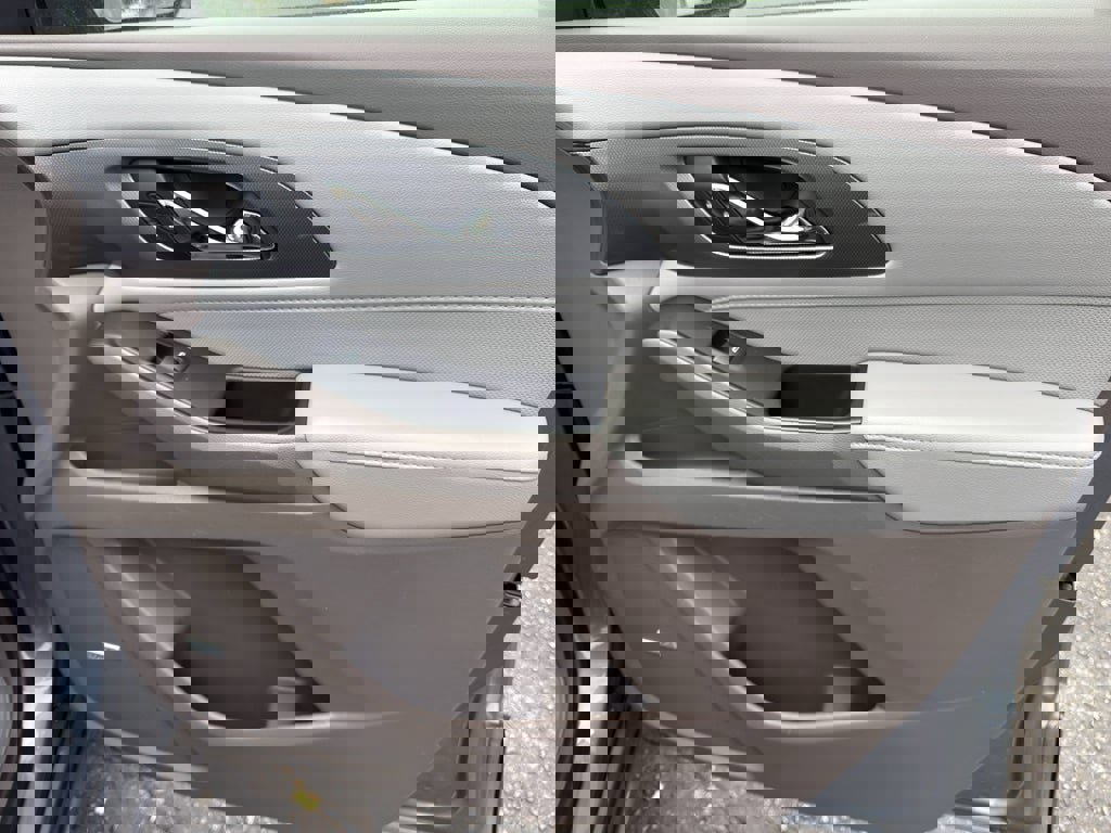 Used 2021 Chevrolet Traverse Premier image 33