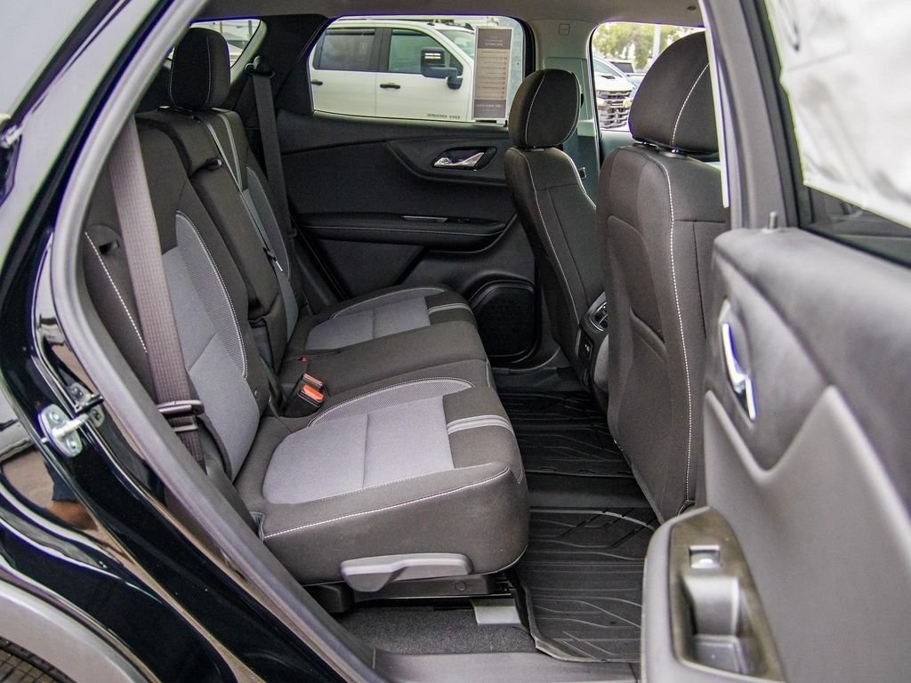 New 2025 Chevrolet Blazer LT w/ Convenience Package FWD image 34