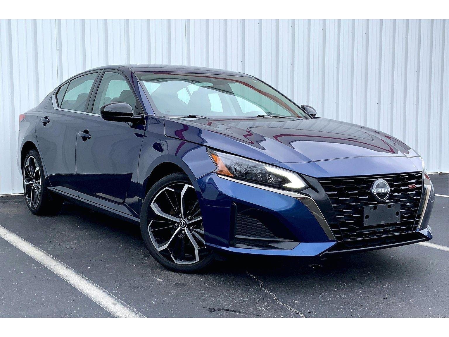 Used 2024 Nissan Altima 2.5 SR image 2