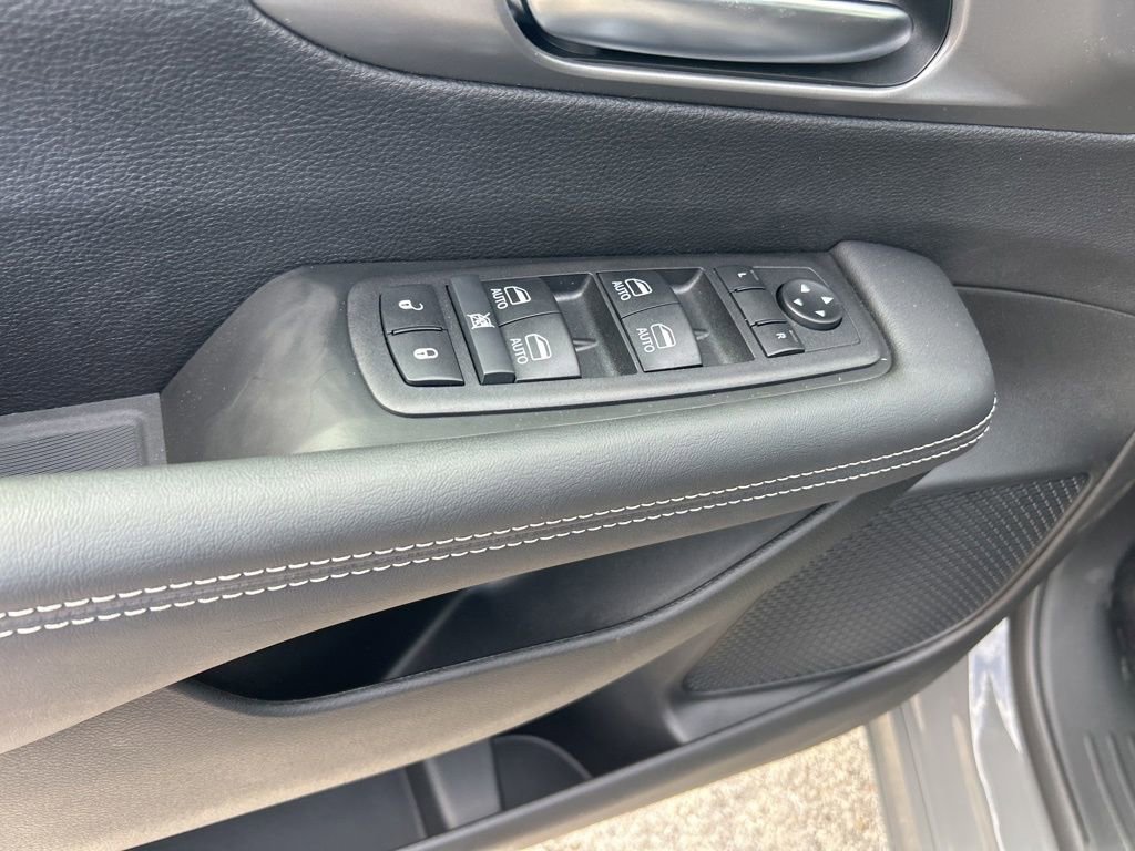 New 2025 Chrysler Pacifica Select image 35