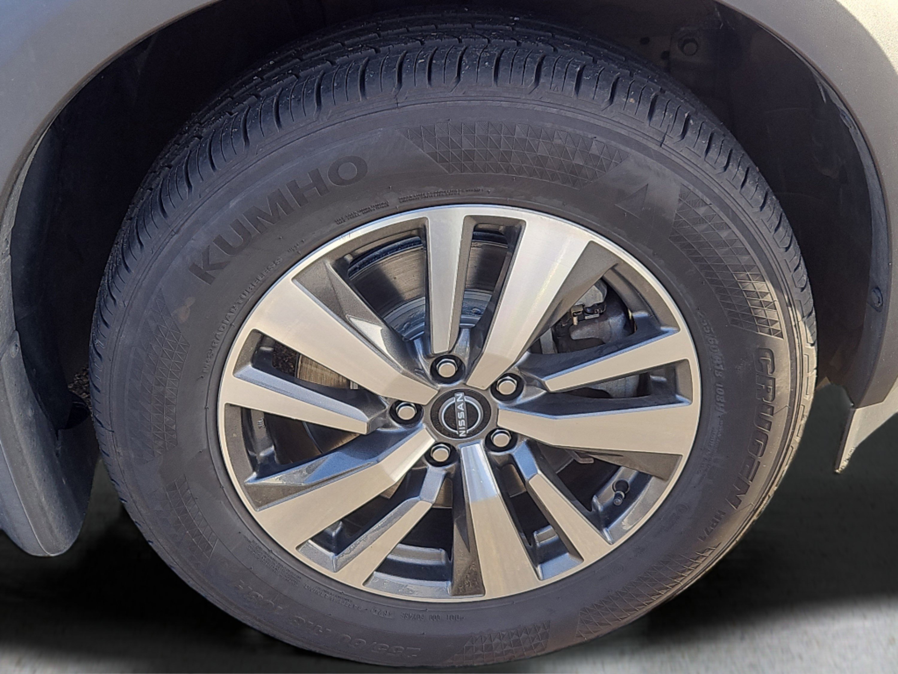 Used 2022 Nissan Pathfinder SL w/ SL Black Package image 4