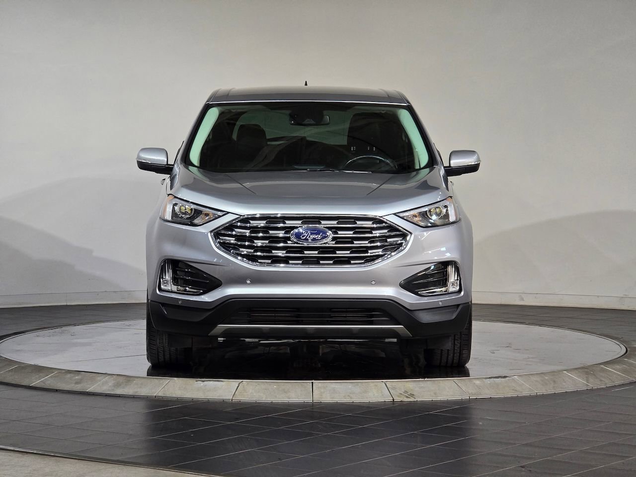 Used 2022 Ford Edge Titanium image 3