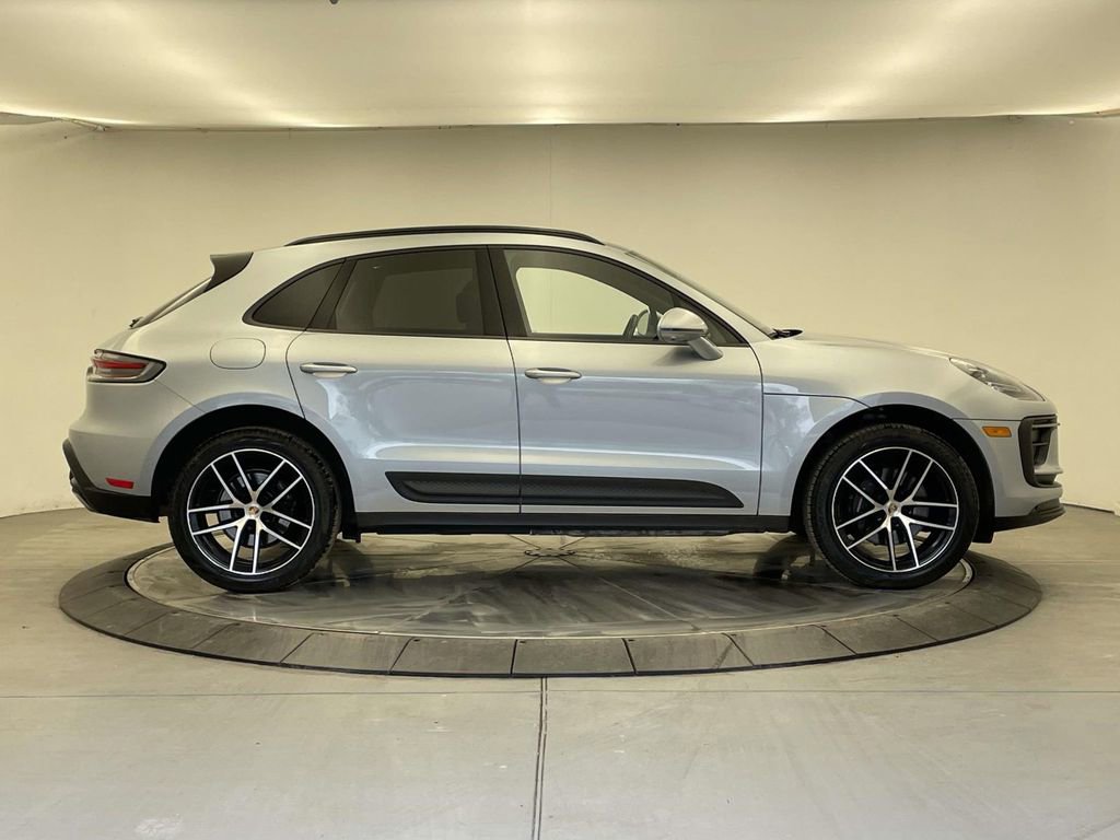 Certified 2022 Porsche Macan image 8