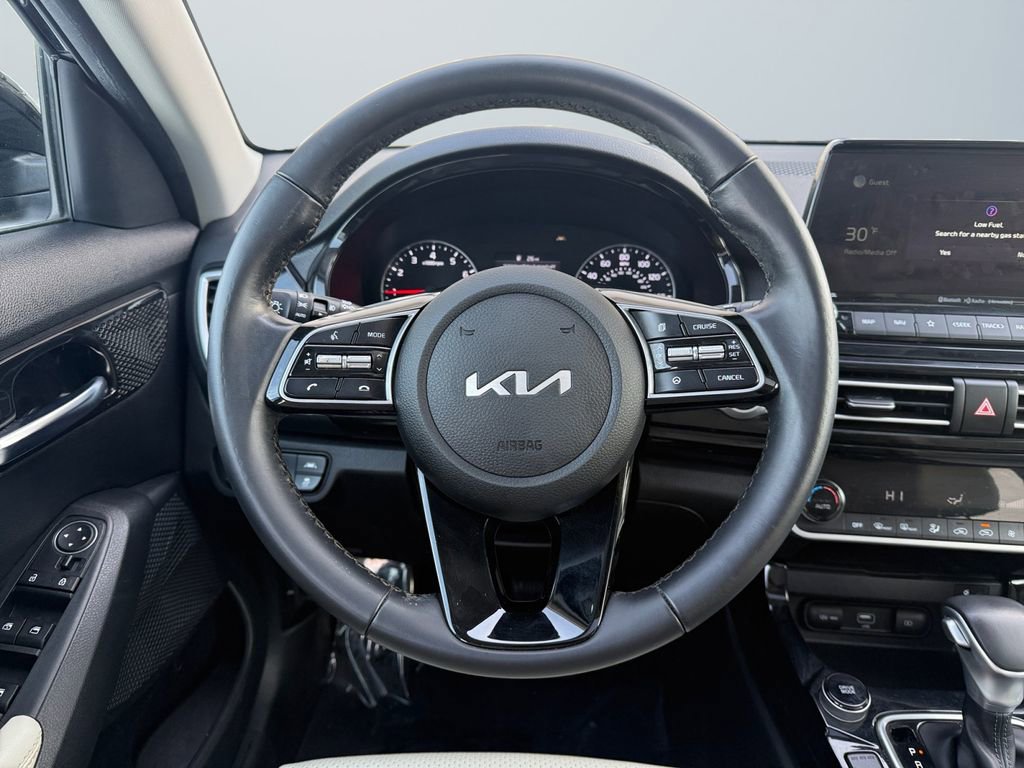 Used 2022 Kia Seltos EX image 12