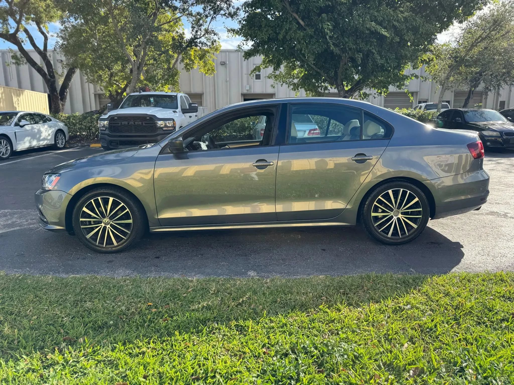 Used 2017 Volkswagen Jetta Sport FWD image 7