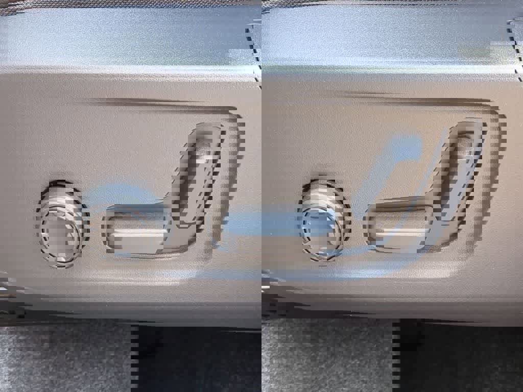 New 2026 Volvo XC40 B5 Core w/ Protection Package Premier image 15