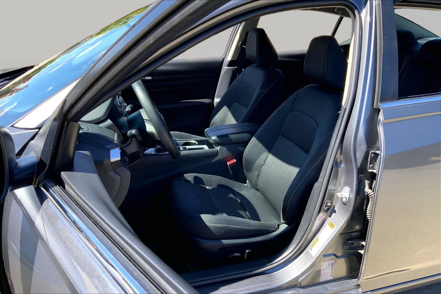 Used 2024 Nissan Altima 2.5 SV FWD image 8