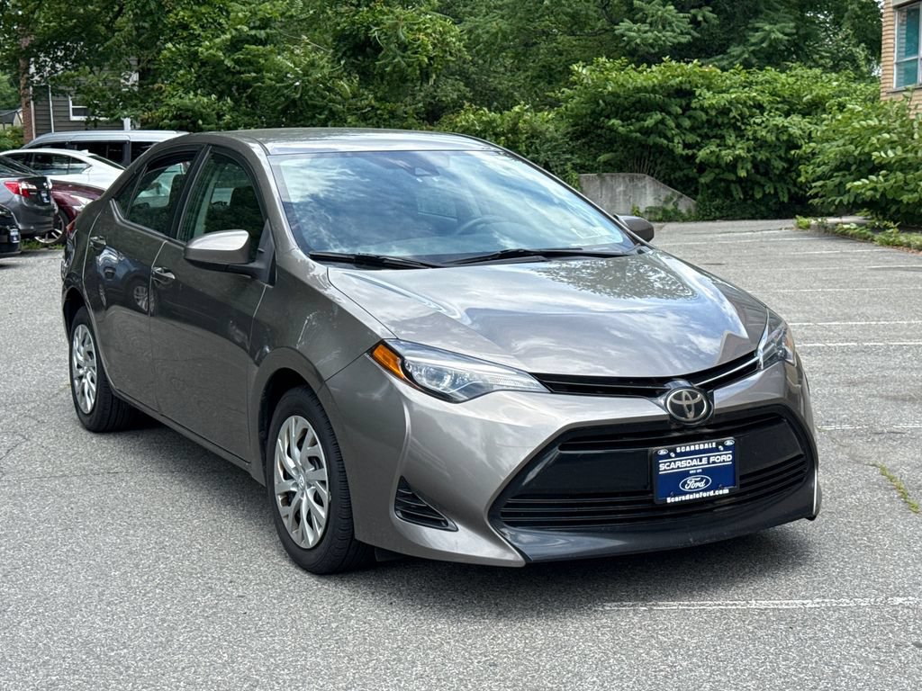 Used 2018 Toyota Corolla LE FWD image 1