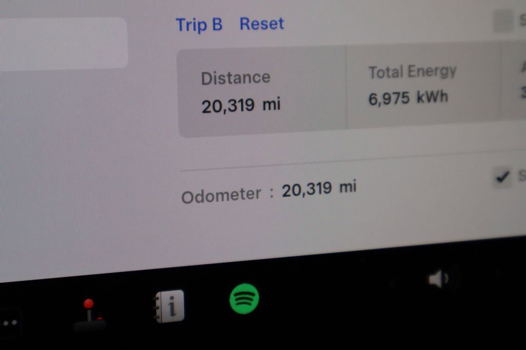 Used 2023 Tesla Model Y Performance image 39