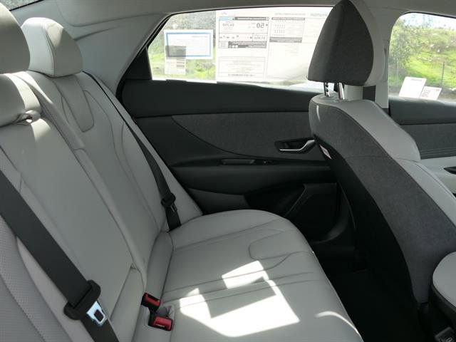 New 2025 Hyundai Elantra Limited image 23