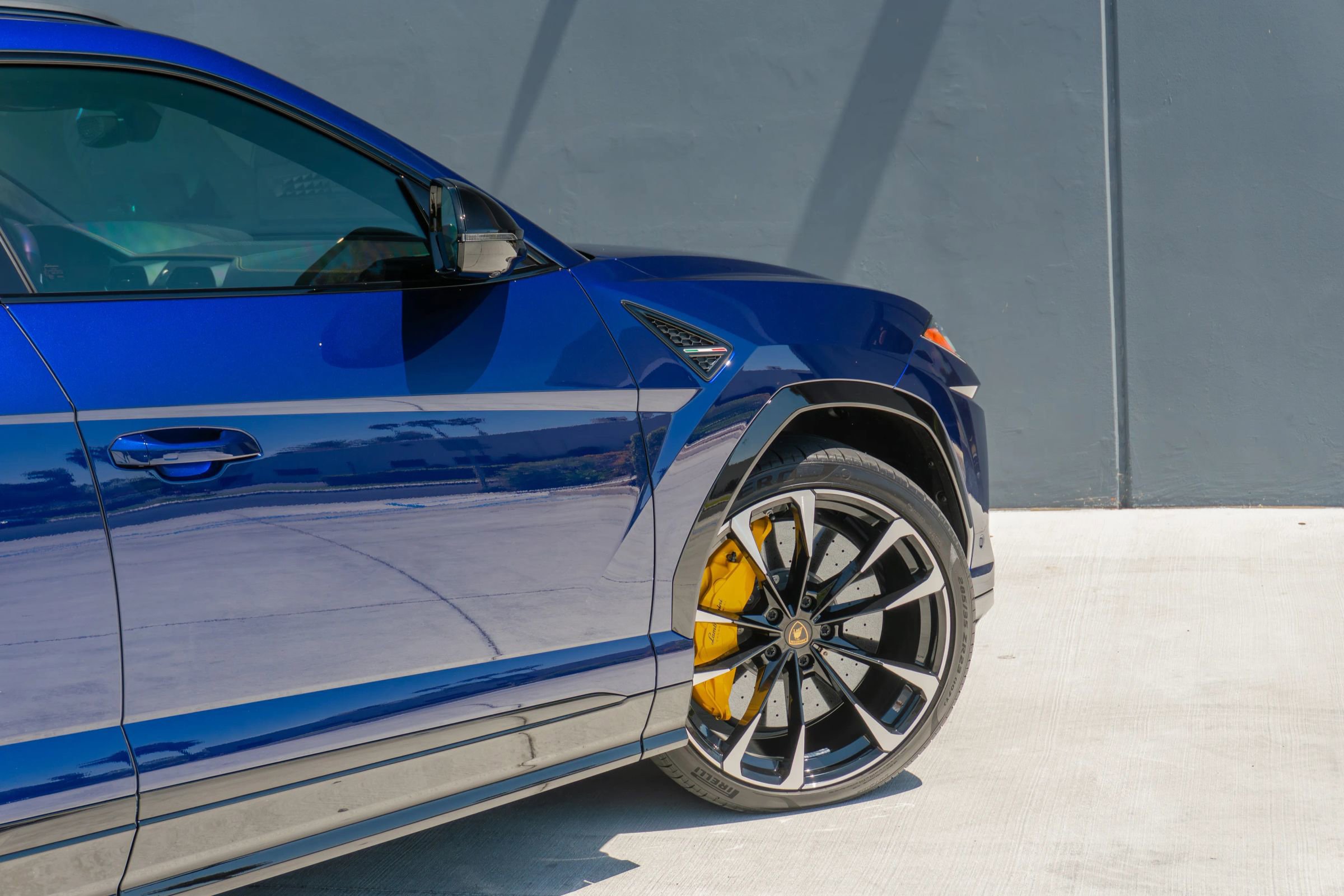 Used 2021 Lamborghini Urus AWD/4WD image 40