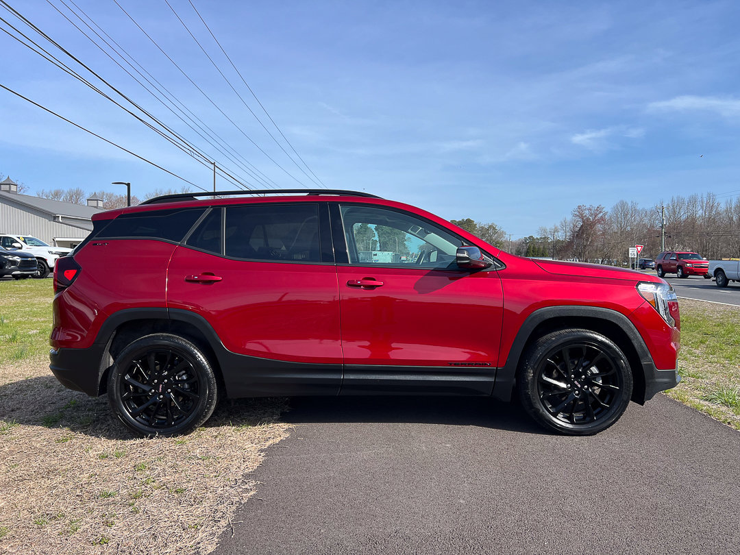 Used 2023 GMC Terrain SLT w/ Tech Package image 11