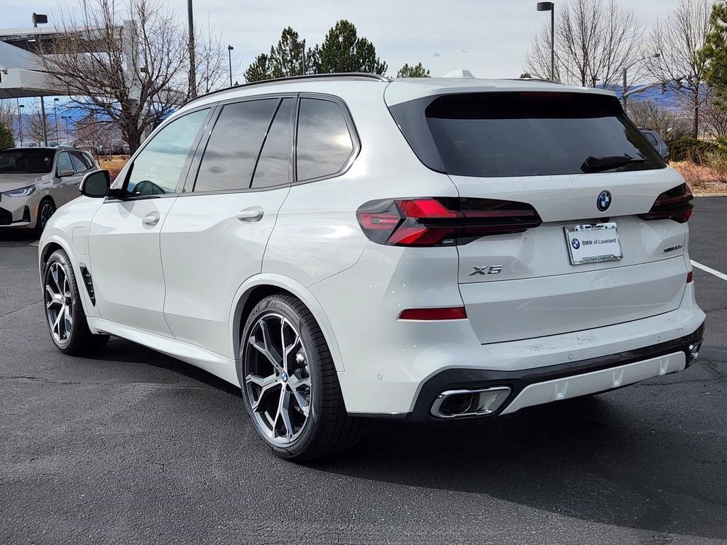 Used 2026 BMW X5 xDrive50e w/ M Sport Package AWD/4WD image 3