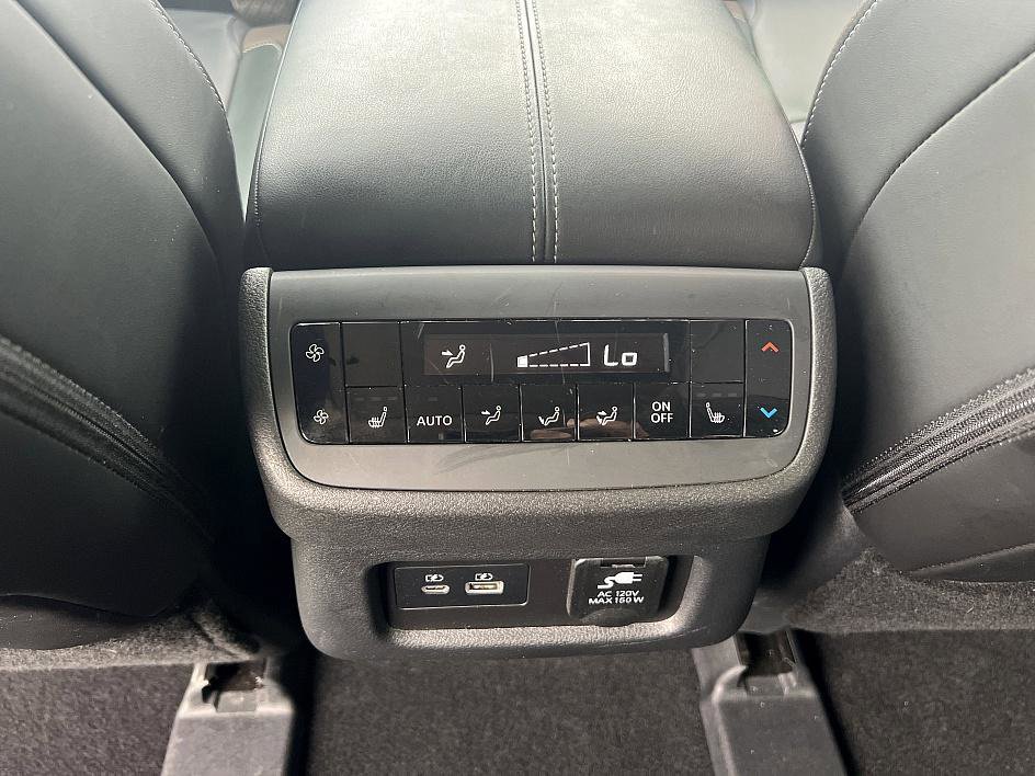 Certified 2024 Nissan Pathfinder Platinum w/ Black Appearance Package image 18