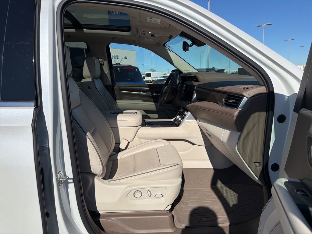 Used 2021 GMC Yukon Denali w/ Denali Premium Package image 22