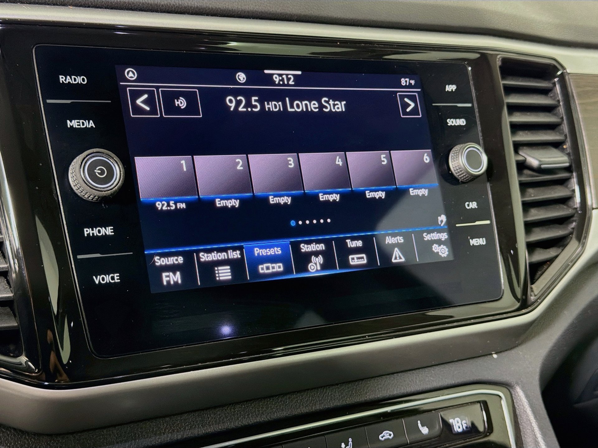 Certified 2023 Volkswagen Atlas SE w/ Panoramic Sunroof Package FWD image 14
