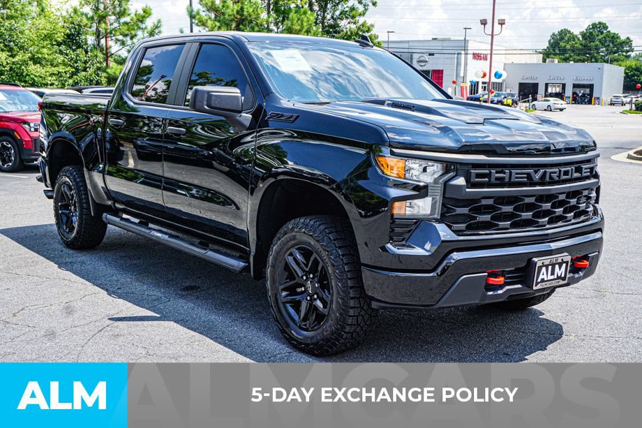 Used 2024 Chevrolet Silverado 1500 Custom Trail Boss w/ Dark Appearance Package AWD/4WD image 3
