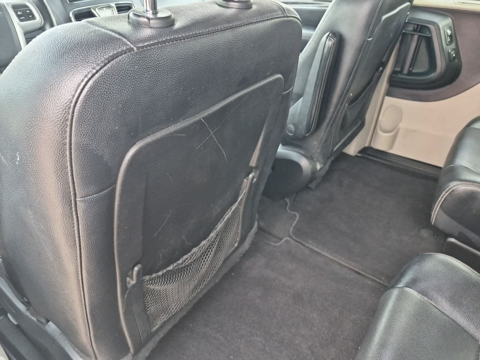 Used 2014 Chrysler Town & Country Touring-L w/ Driver Convenience Group FWD image 18