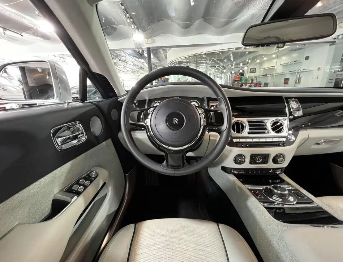 Used 2014 Rolls-Royce Wraith image 20
