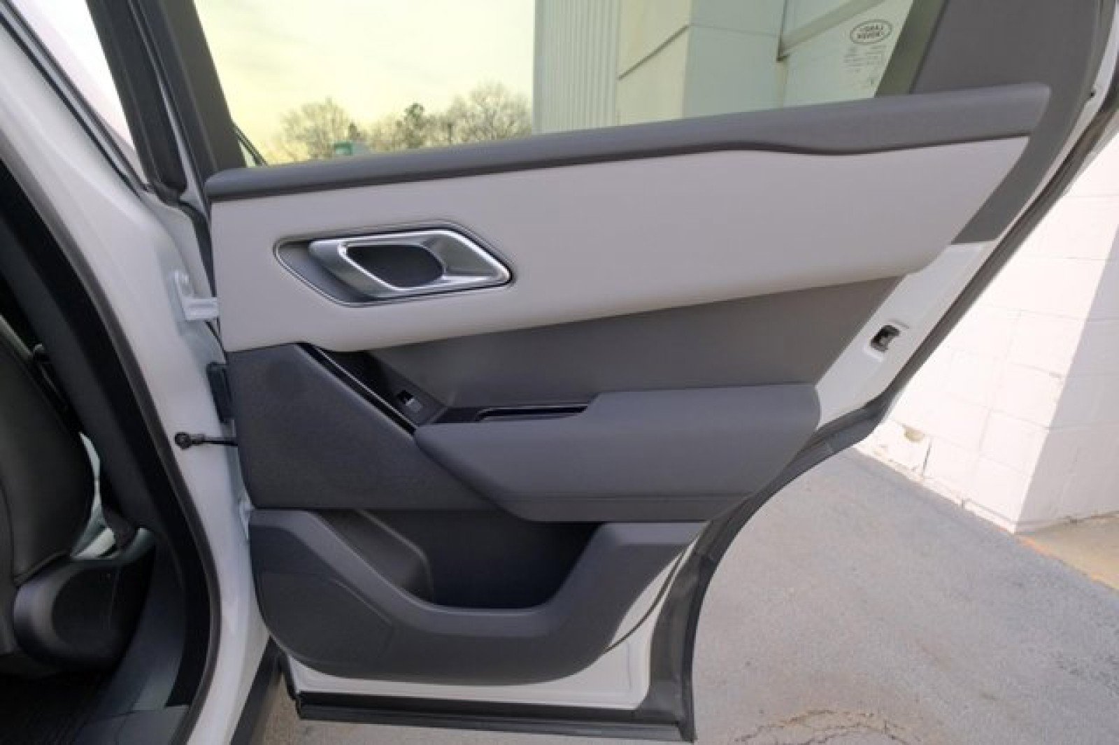 New 2025 Land Rover Range Rover Velar Dynamic SE image 16