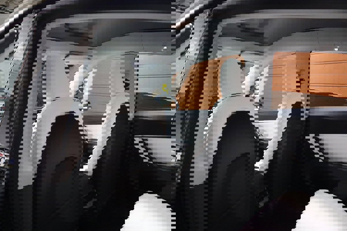 Used 2021 Tesla Model Y Long Range image 34