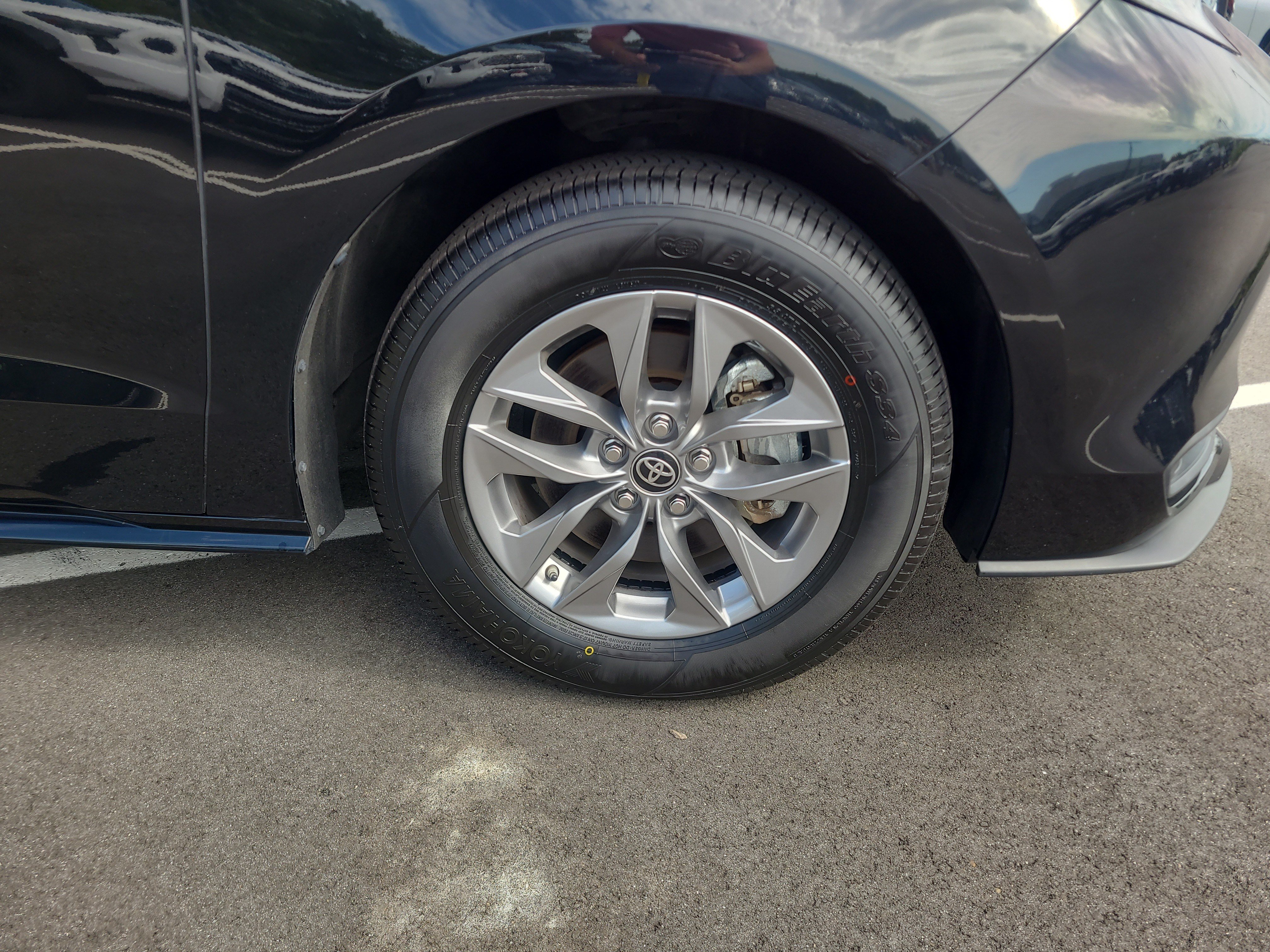 Certified 2025 Toyota Sienna LE FWD image 12