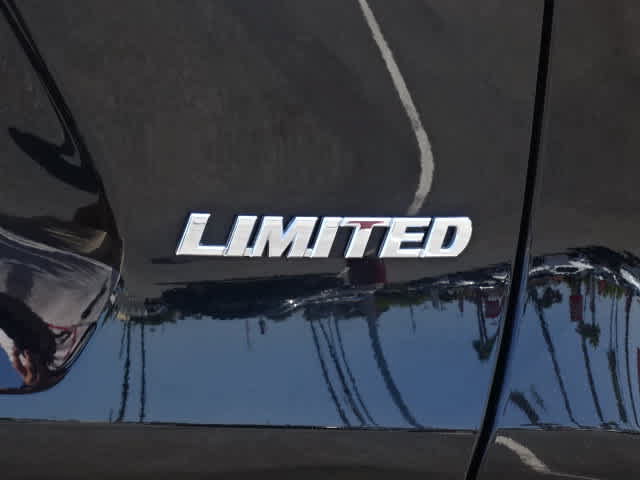 Used 2019 Toyota RAV4 Limited w/ Carpet Mat Package FWD image 11