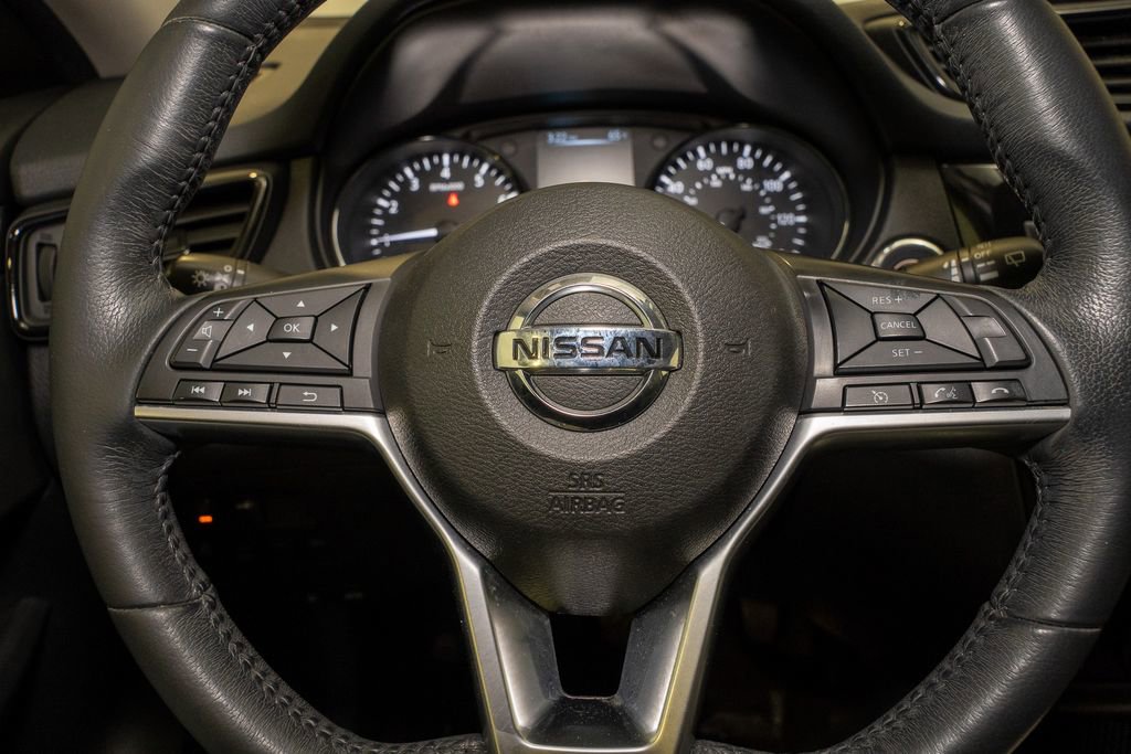 Used 2017 Nissan Rogue SV w/ SV Premium Package image 18