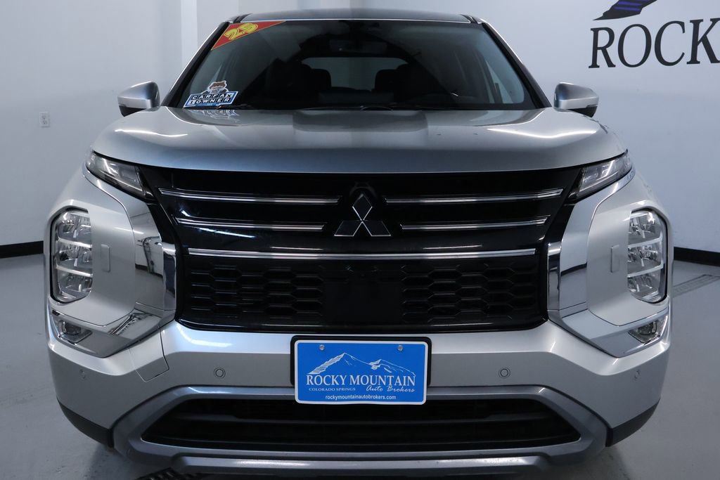 Used 2025 Mitsubishi Outlander SE AWD/4WD image 2