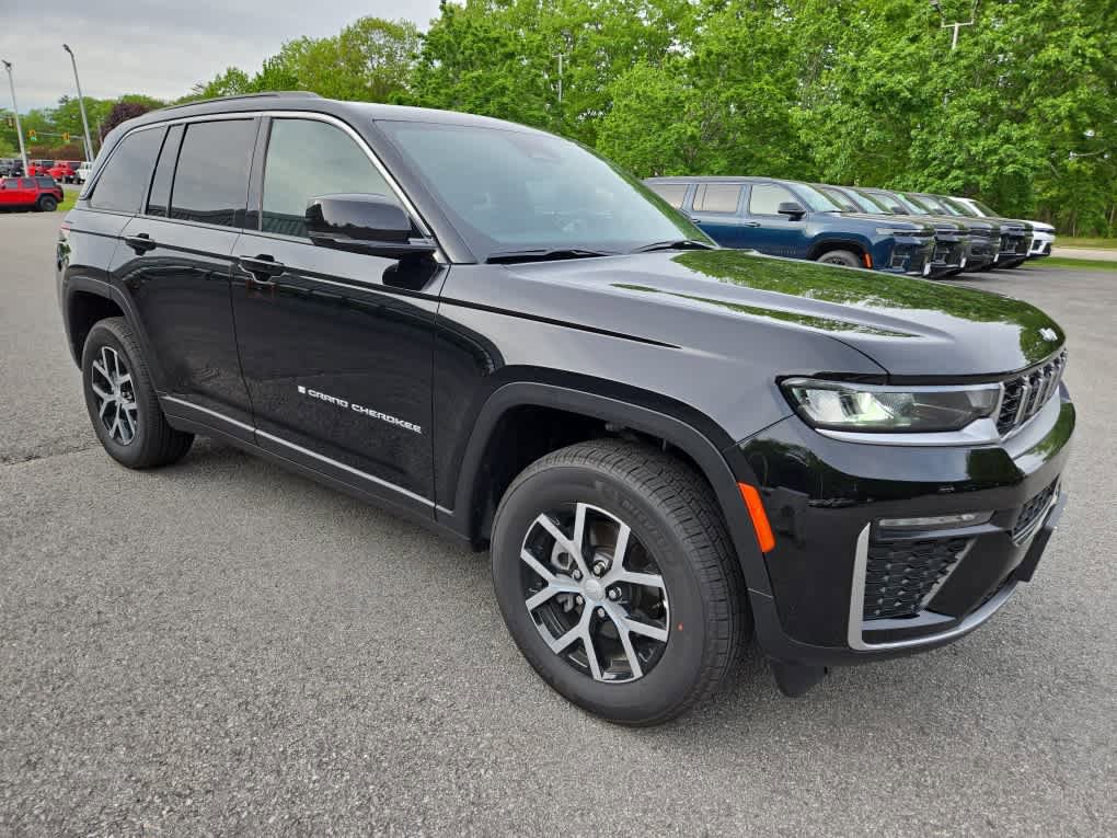 Used 2026 Jeep Grand Cherokee Limited AWD/4WD image 2