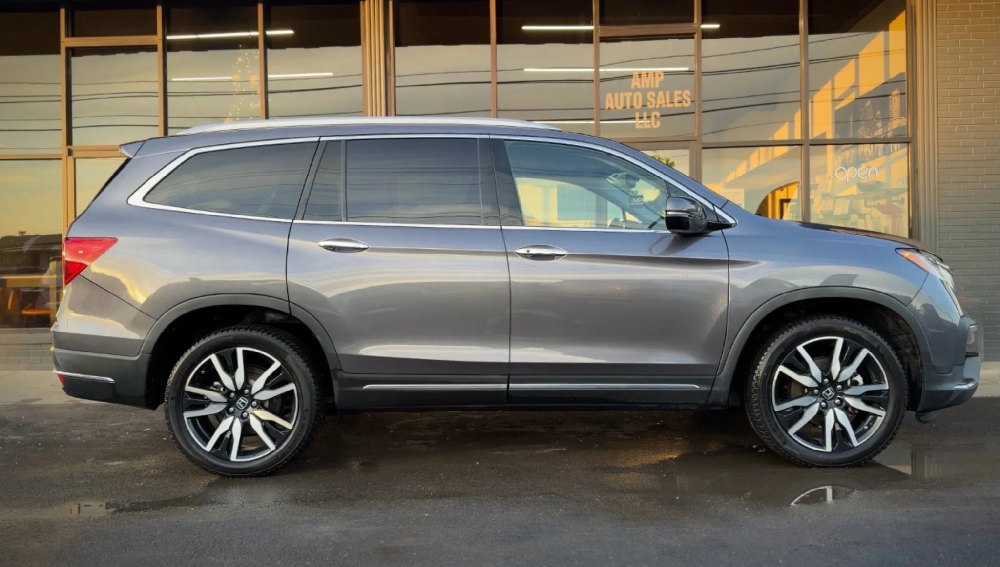 Used 2021 Honda Pilot Touring image 2