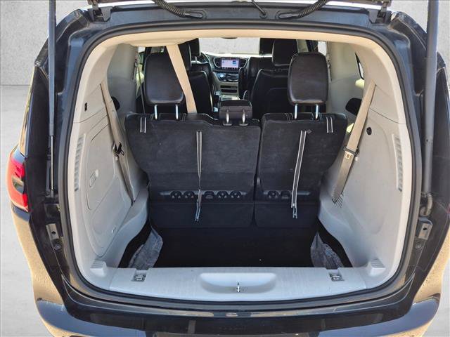 Used 2024 Chrysler Pacifica Limited FWD image 6