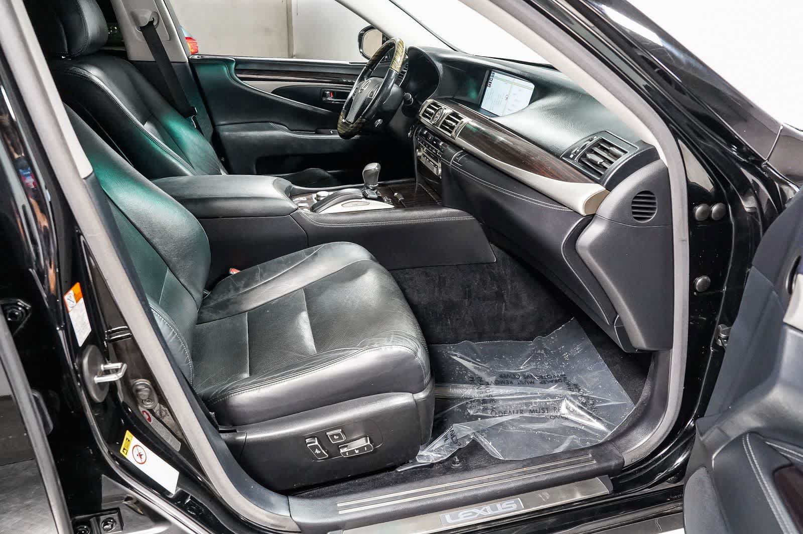 Used 2016 Lexus LS 460 w/ Comfort Package RWD image 17