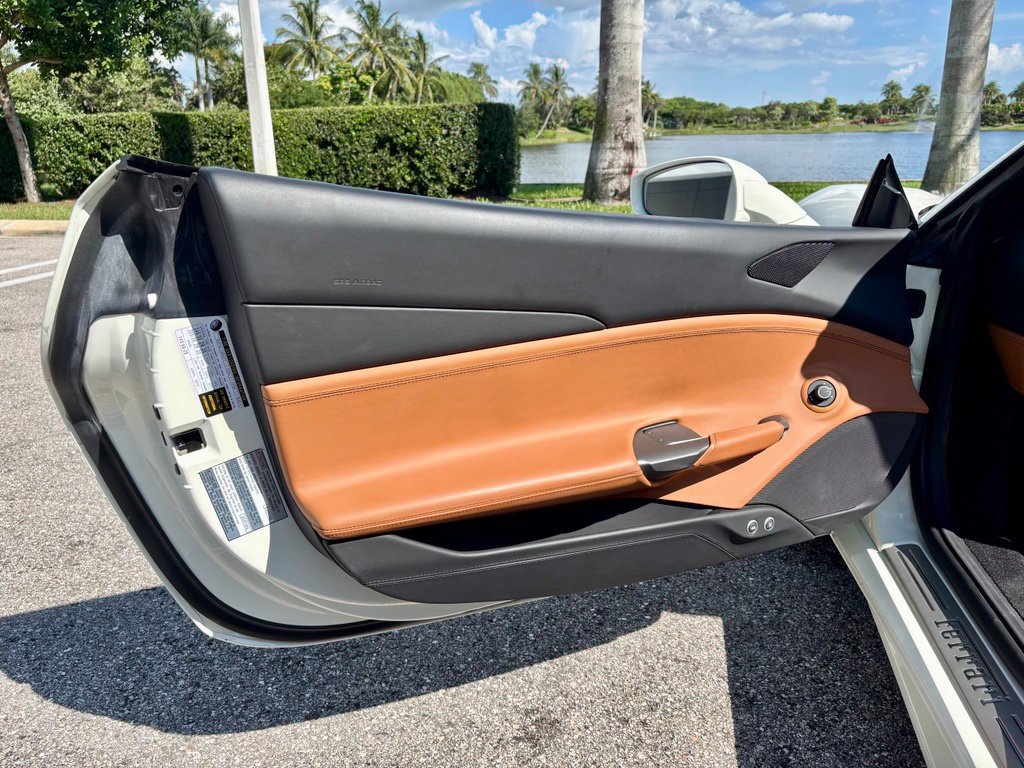 Used 2018 Ferrari 488 Spider RWD image 21