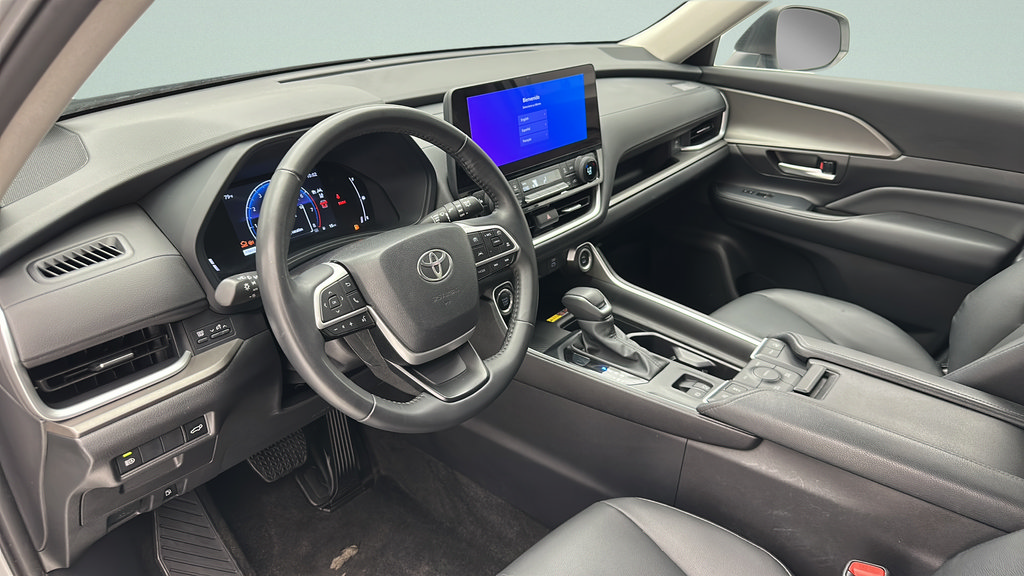 Used 2025 Toyota Grand Highlander AWD image 12