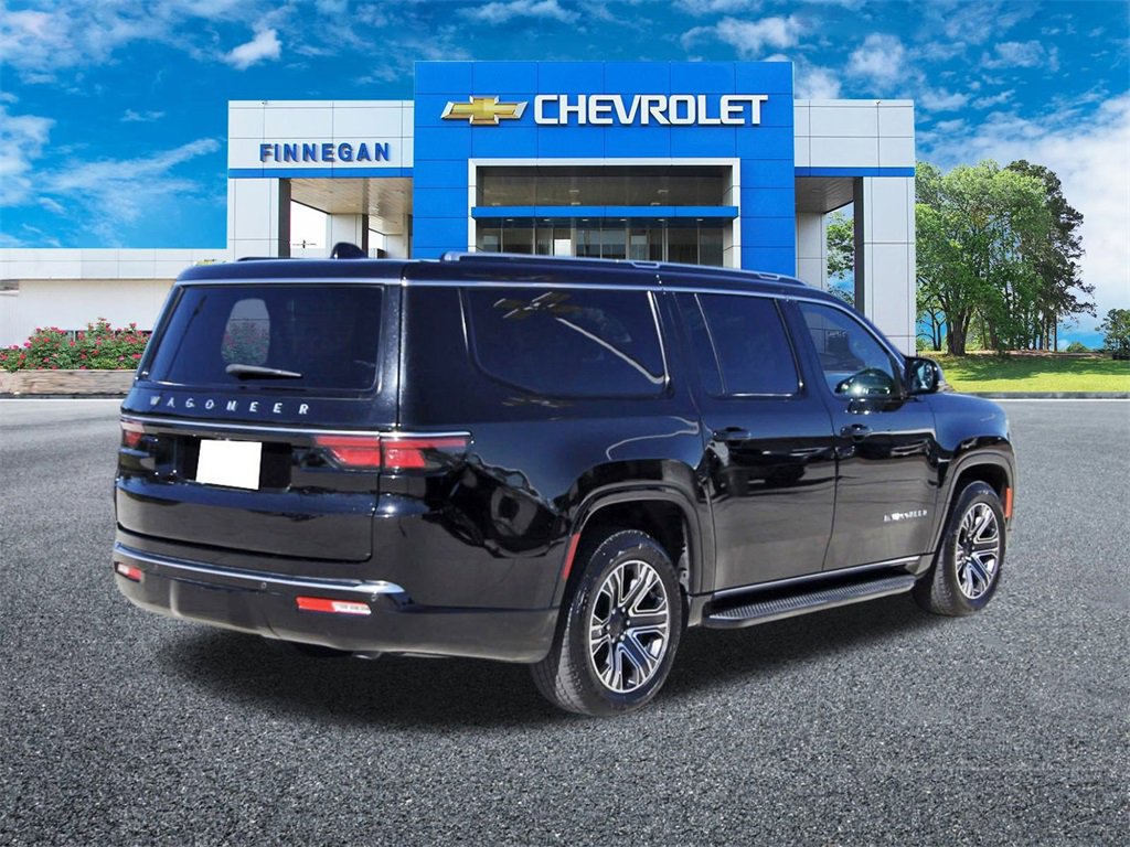 Used 2023 Jeep Wagoneer L 2WD w/ Premium Group I image 7