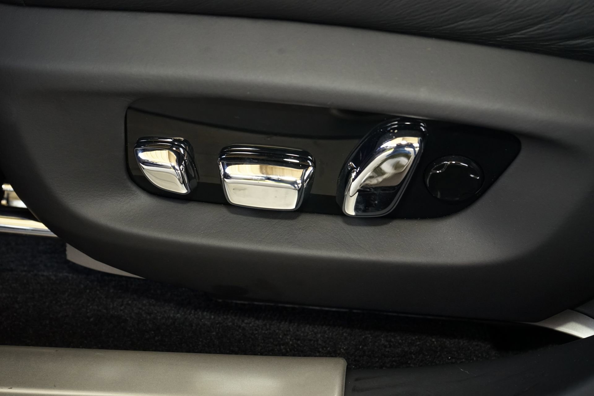 Used 2022 Rolls-Royce Ghost Black Badge image 33