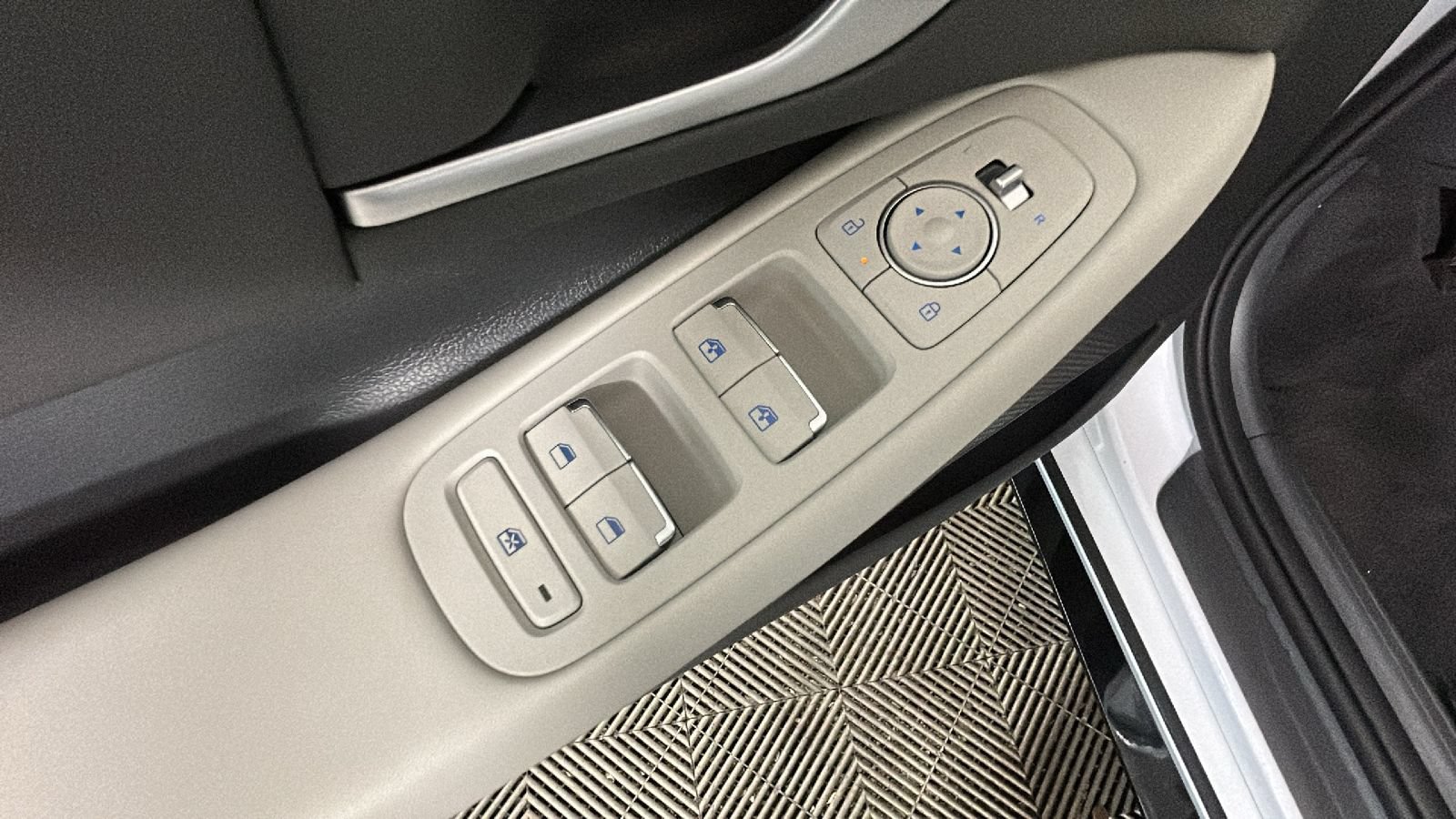 Certified 2026 Hyundai Sonata SEL FWD image 12