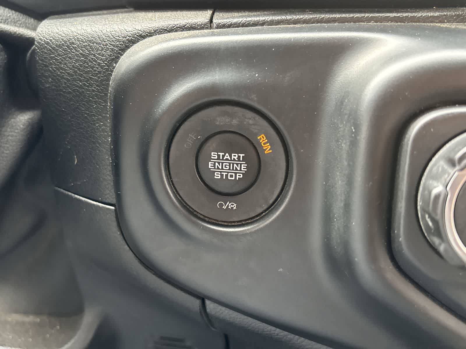 Certified 2020 Jeep Gladiator Overland AWD/4WD image 22