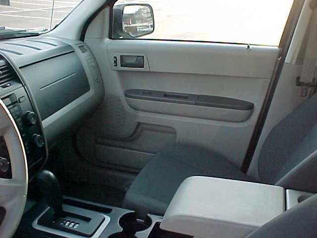 Used 2011 Ford Escape XLS w/ 102A Rapid Spec Order Code FWD image 30