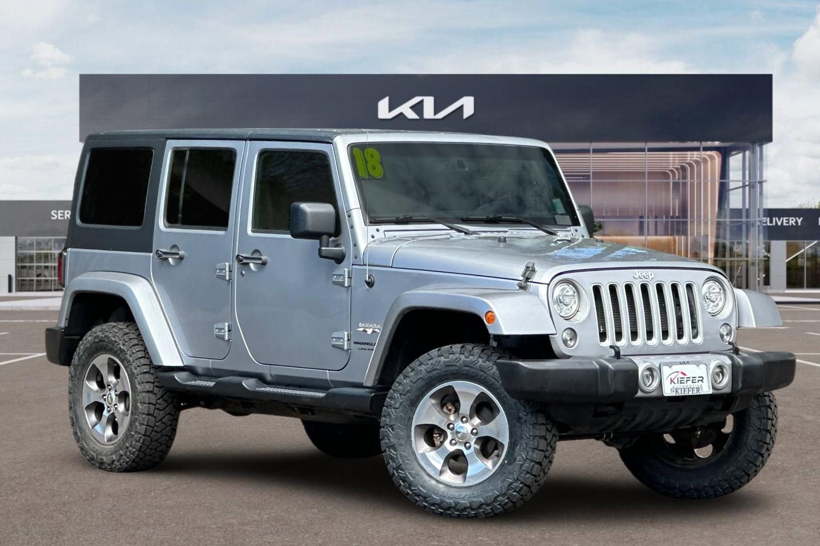 Used 2018 Jeep Wrangler Unlimited Sahara AWD/4WD image 2